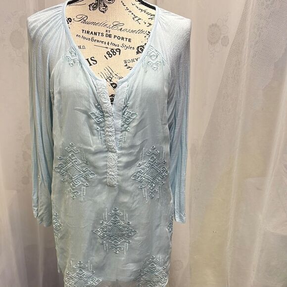 Elegant Light Blue Embroidered Women's Top - Picture 1 of 4